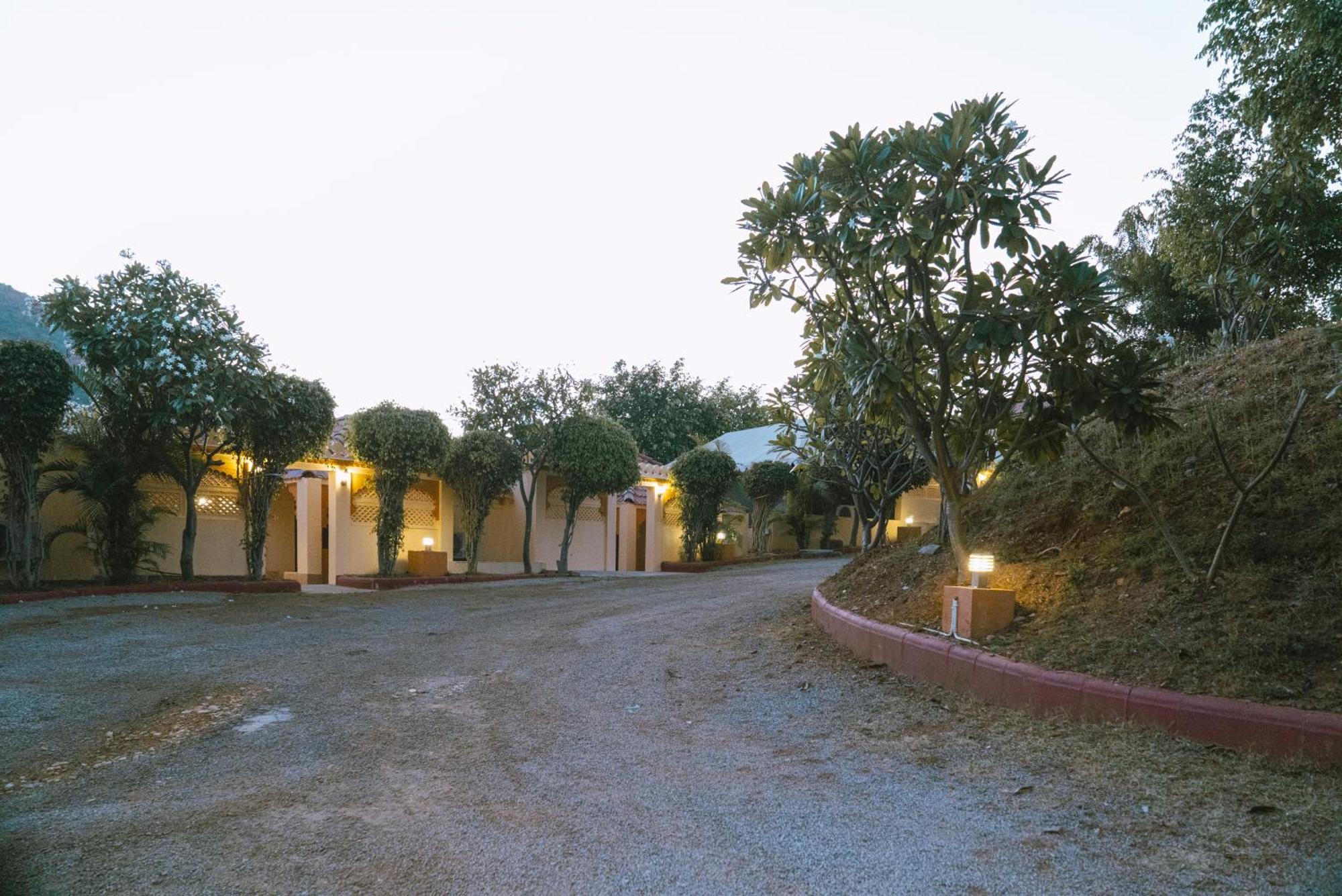 Udai Nature Valley Resort - A Peace Full Farmhouse Resort Udaipur Kültér fotó