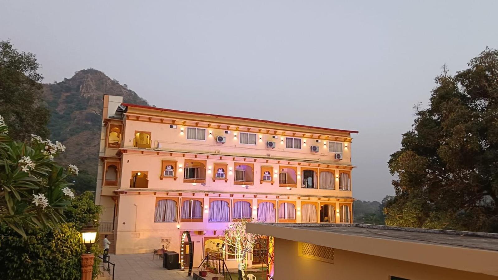 Udai Nature Valley Resort - A Peace Full Farmhouse Resort Udaipur Kültér fotó